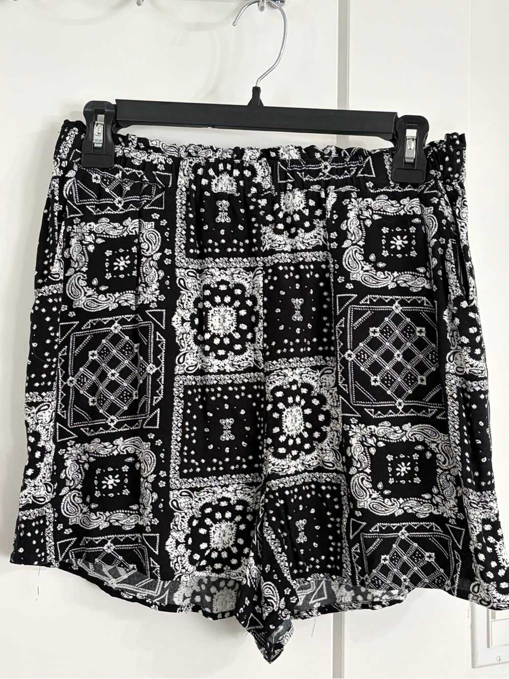 bp Black & White Bandana-Print High-Waist Women’s Shorts